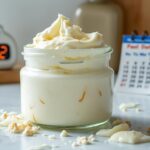 découvrez les risques liés à la consommation de fromage blanc périmé, sa durée de conservation optimale, et nos conseils pour le consommer en toute sécurité.