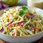 découvrez la recette traditionnelle du coleslaw, une salade américaine facile et rapide à préparer, parfaite pour accompagner vos repas avec fraîcheur et saveurs.