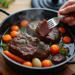 découvrez comment attendrir une viande trop dure grâce à des astuces simples : cuisson douce, marinade et techniques adaptées à chaque morceau.